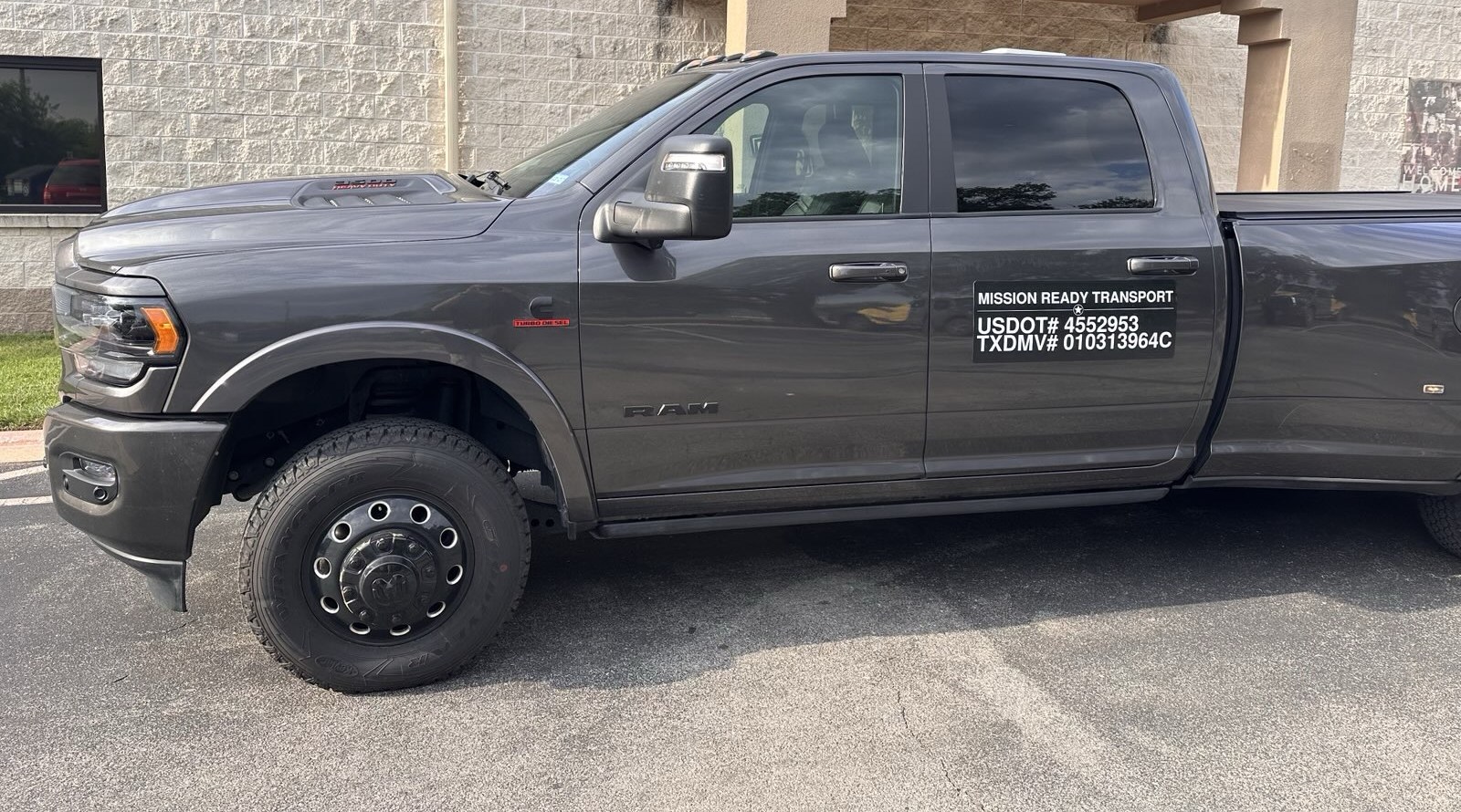 Mission Ready Transport truck showing USDOT and TxDMV placard